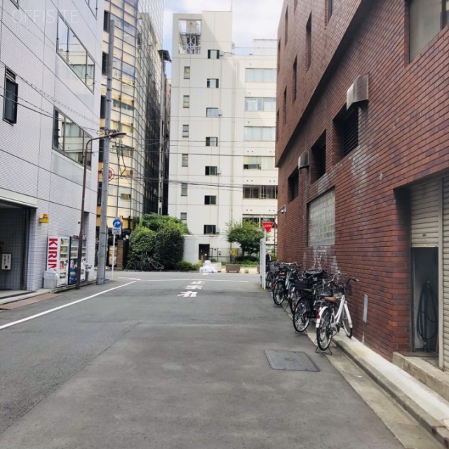 鎌倉橋ビルディング ビル前面道路