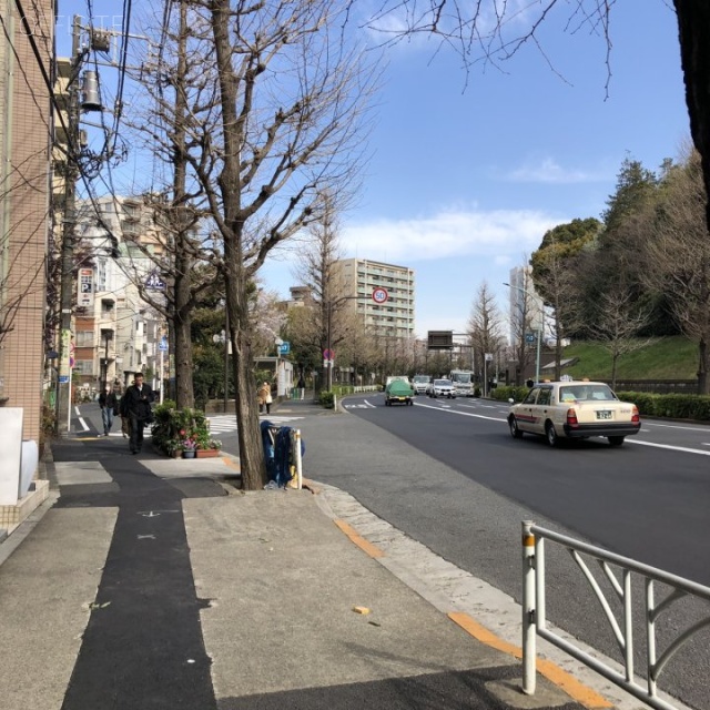 Citta代々木公園 ビル前面道路