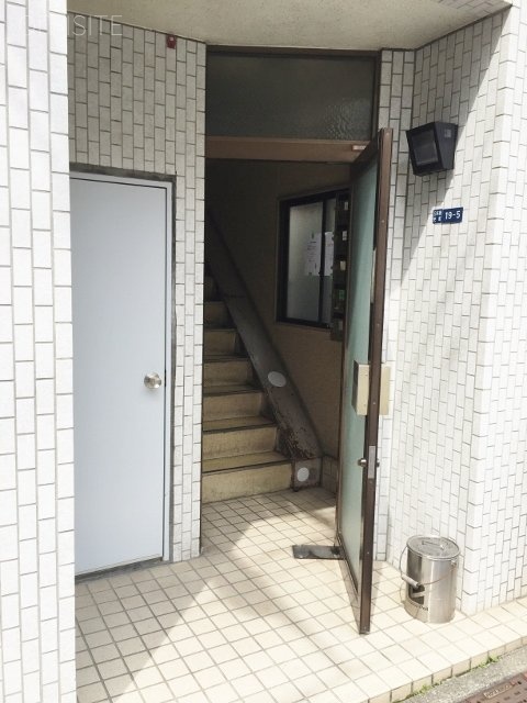 協栄兜町ビル エントランス