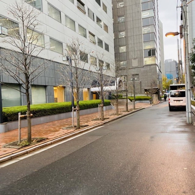 岩波書店一ツ橋ビル 側道