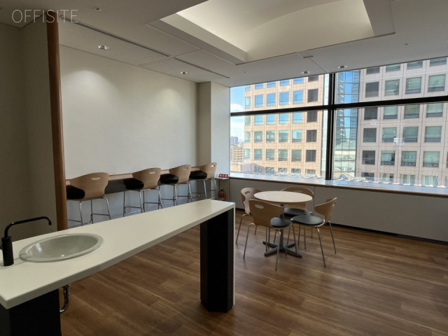 日石横浜ビル エントランス