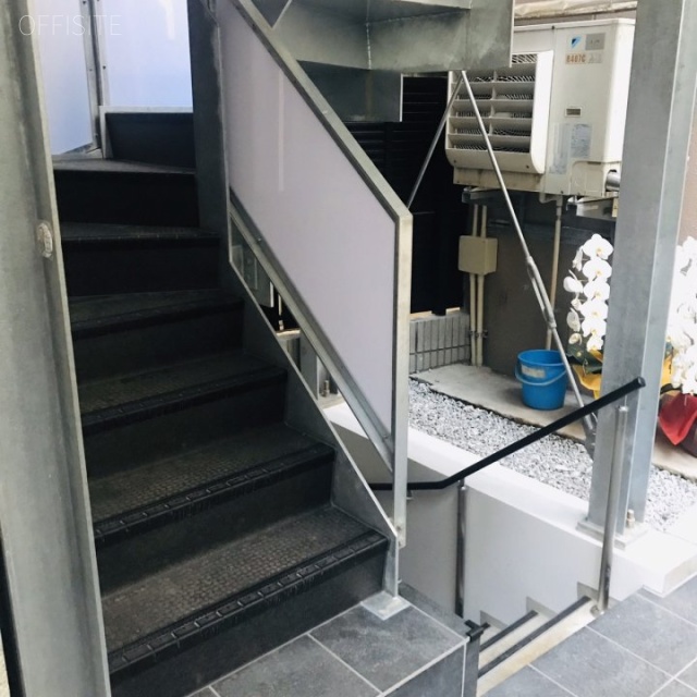 田村町 Shinshodoh BLDG　階段