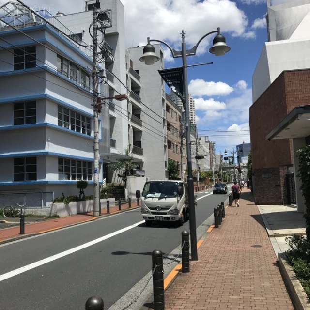 セントポールビル ビル前面道路