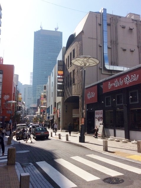 スリーリバースビル ビル周辺道路
