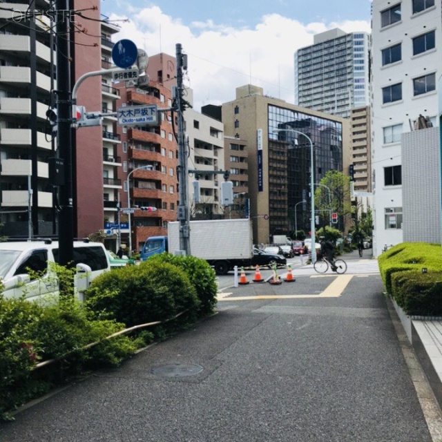 新宿御苑前アネックスビル 前面は外苑西通り