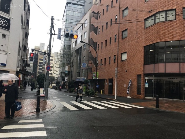 武蔵野ビル(ハローオフィス新宿) ビル前面道路