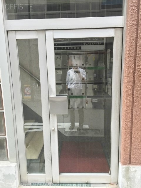 三崎町信愛ビル エントランス