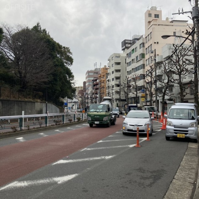 NISIAZABU272ビル ビル前面道路