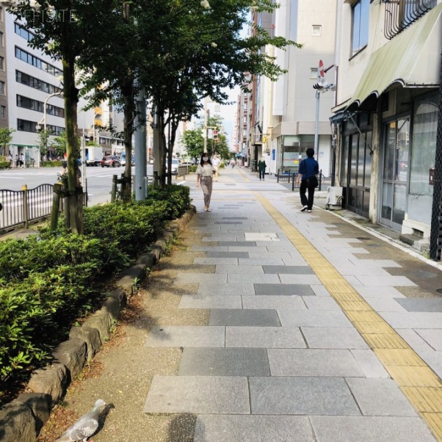 上野Mビル　ビル前面道路