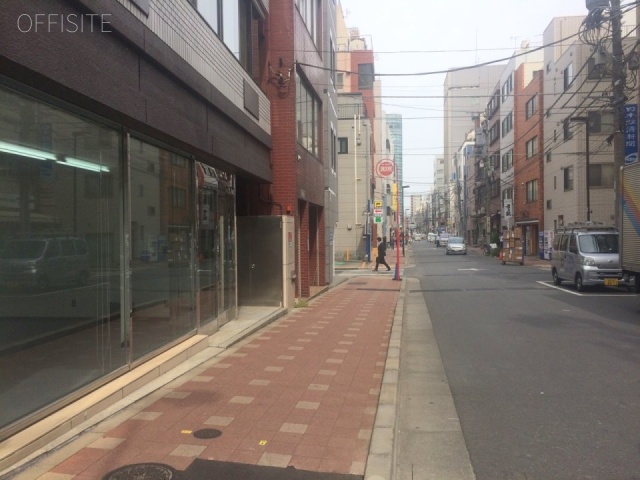 工(たくみ)ビル ビル前面道路