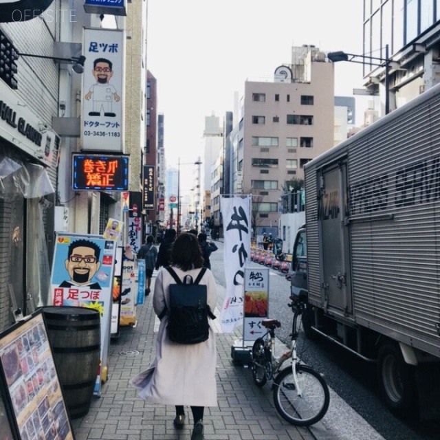 柴野ビル ビル前面道路