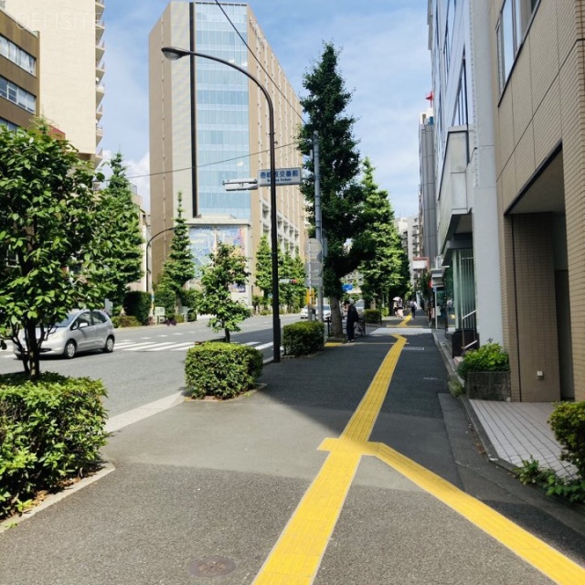 朋和ビル ビル前面道路