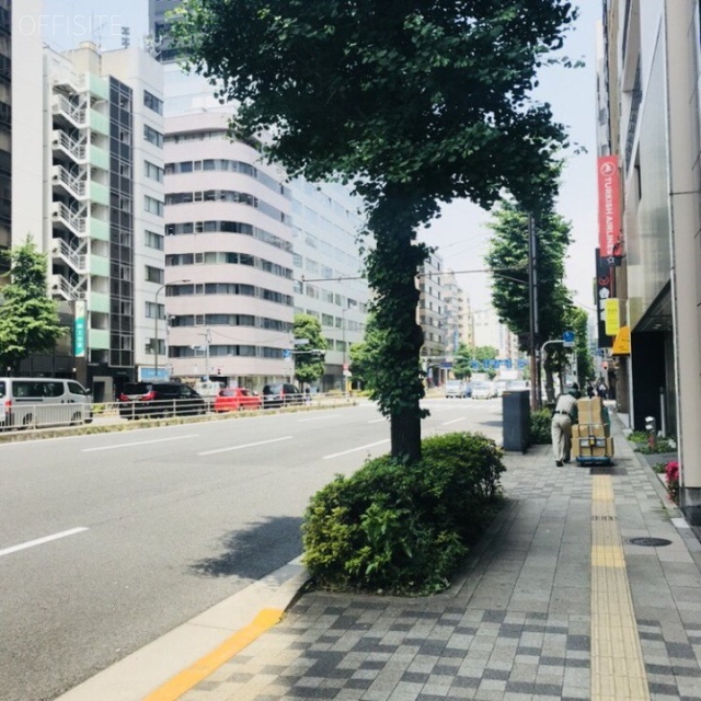 イーグル浜松町 ビル前面道路