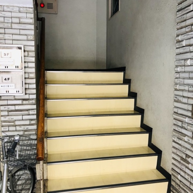 近江屋ビル エントランス