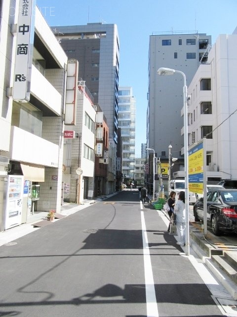 山崎ビル ビル前面道路