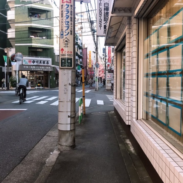 豊永ビル ビル前面道路