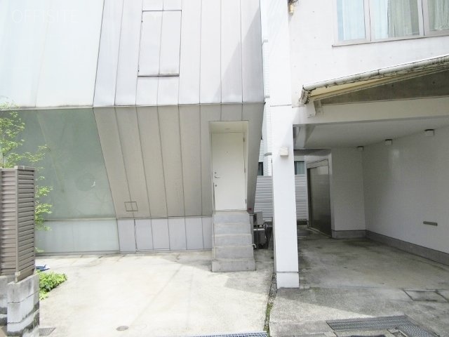 EIGHTEEN北青山 外観
