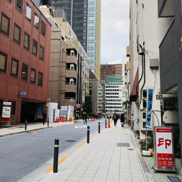 虎ノ門ファーストビル　ビル前面道路