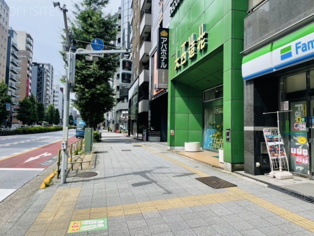 浅草橋金子ビル　前面歩道