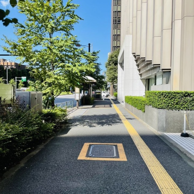 幸ビルディング(TKP新橋カンファレンスセンター) ビル前面道路