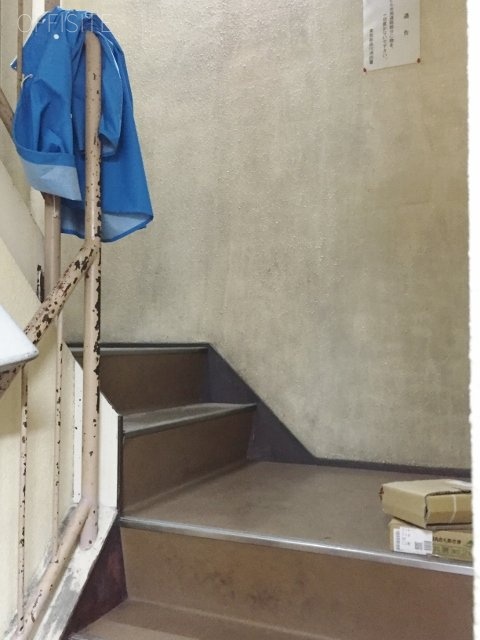KCビル 階段