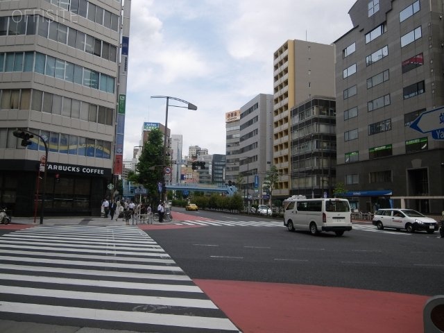 トーハン淡路町ビル ビル前面道路