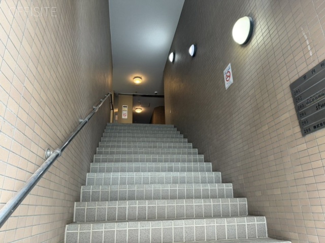 リーラ仲御徒町ビル　2Fへの専用階段