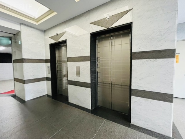 京王新宿321ビル エントランス