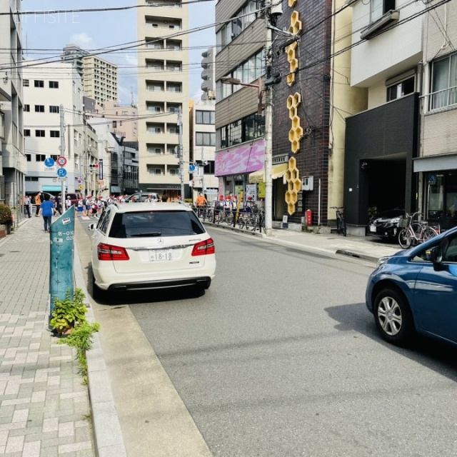 MORIビル ビル前面道路