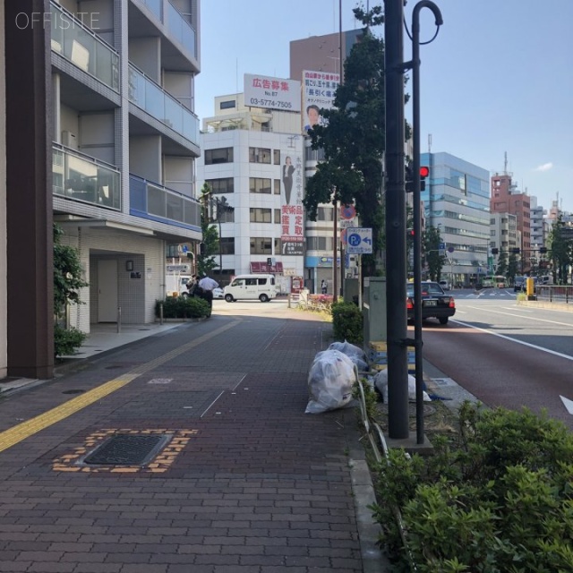 ユニテビル ビル前面道路