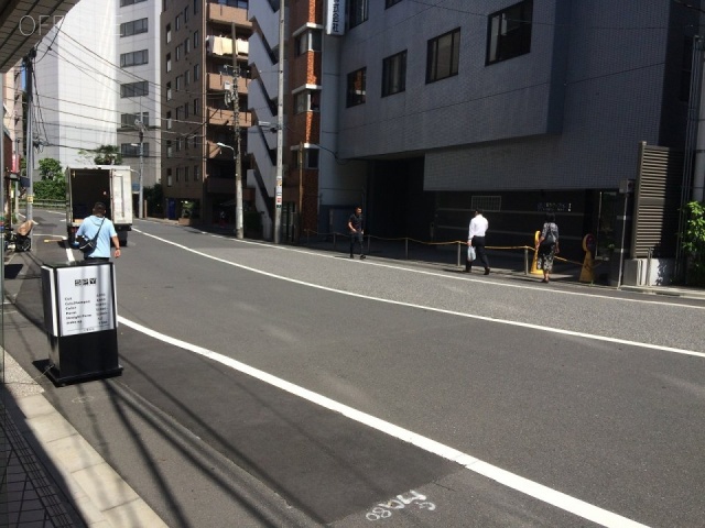 石川ビル ビル前面道路