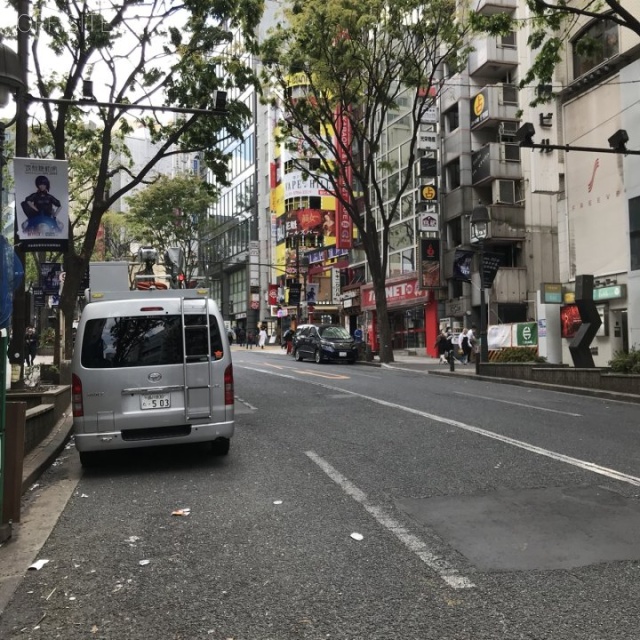 新大宗ビル3号館 ビル前面道路