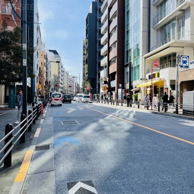 HATビル 前面に赤坂通り