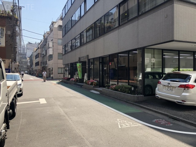 石井ビル ビル前面道路