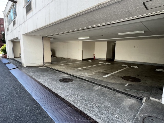MFビル　駐車場