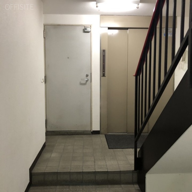 晃栄ビル エントランス