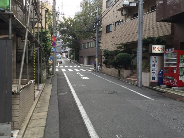 美幸ビル ビル前面道路