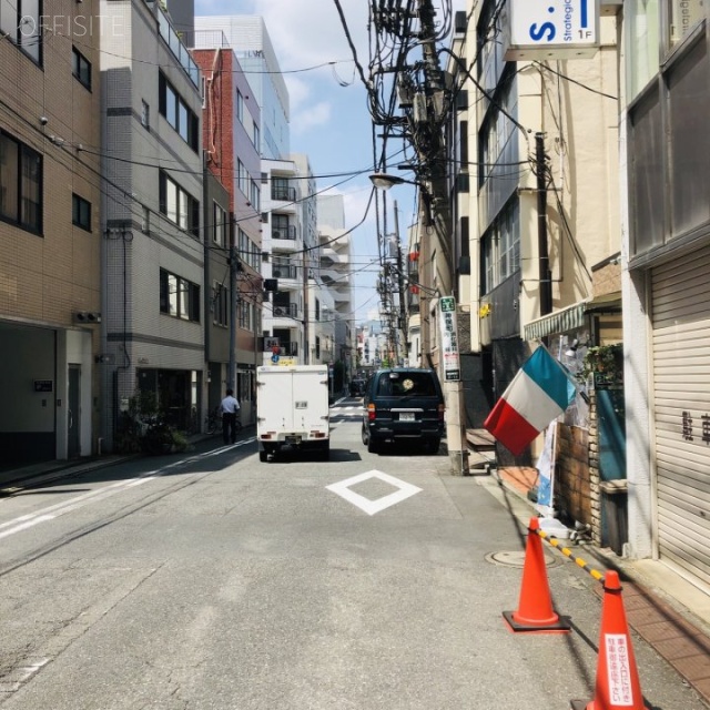 綿徳(めんとく)ビル ビル前面道路