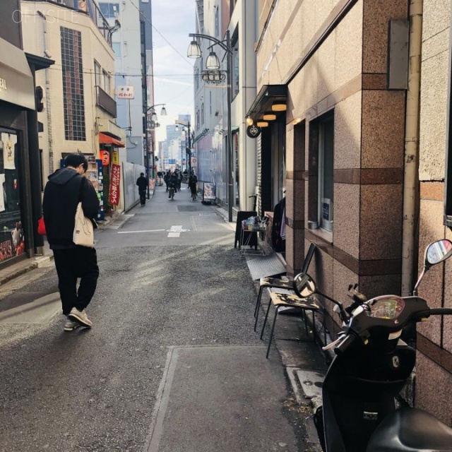 原宿小嶋ビル ビル前面道路