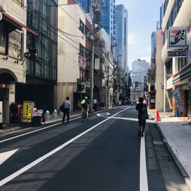 勝栄ビル ビル前面道路