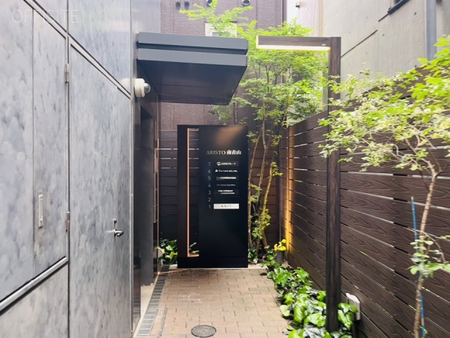 ARISTO南青山　エントランス