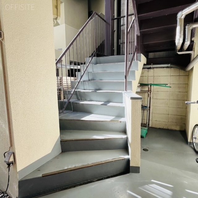 下総屋ビル 階段