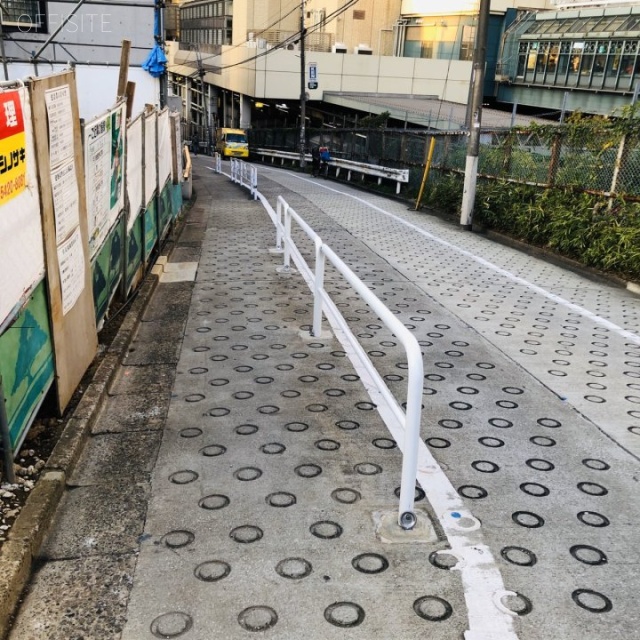 第3向山ビル ビル前面道路