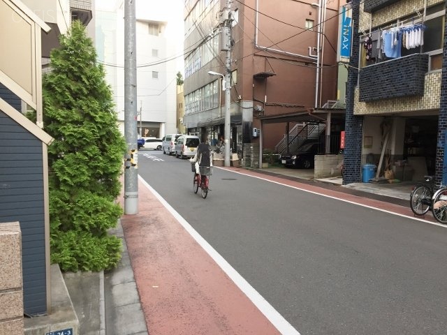 藤ビル ビル前面道路