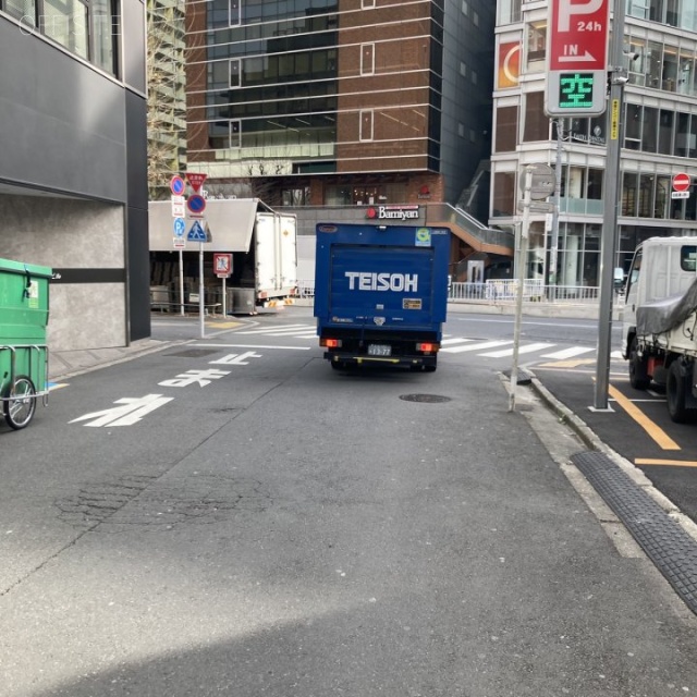 第25SYビル　側道