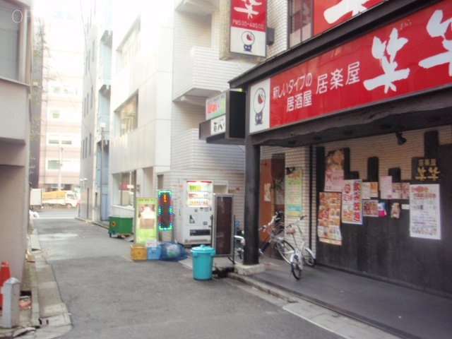 築地K-1ビル ビル前面道路