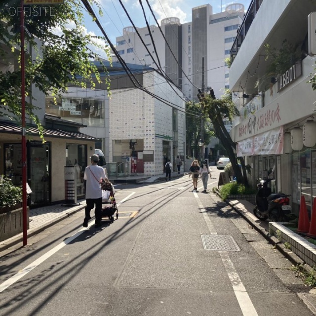 代官山ファーストビル ビル前面道路