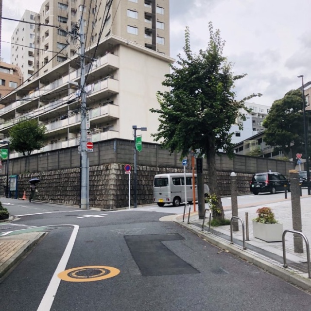 AKASAKA SUGAIビル ビル前面道路