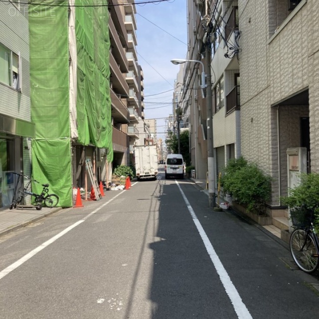 トランスCMビル ビル前面道路