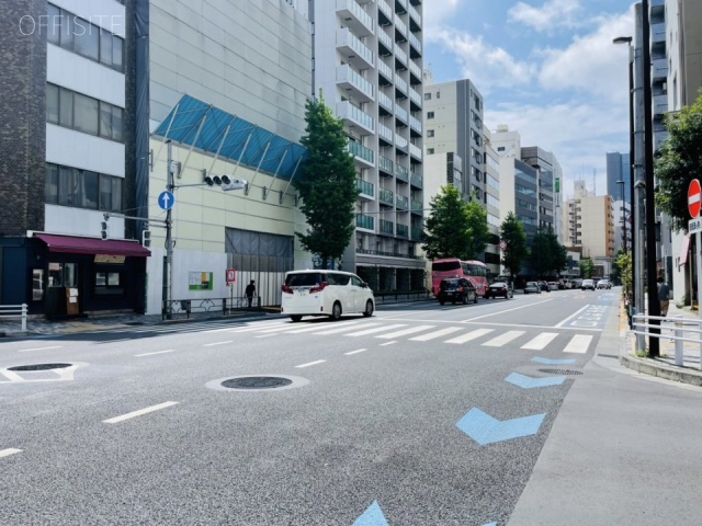 UY(ユーワイ)ビル　前面に昌平橋通り